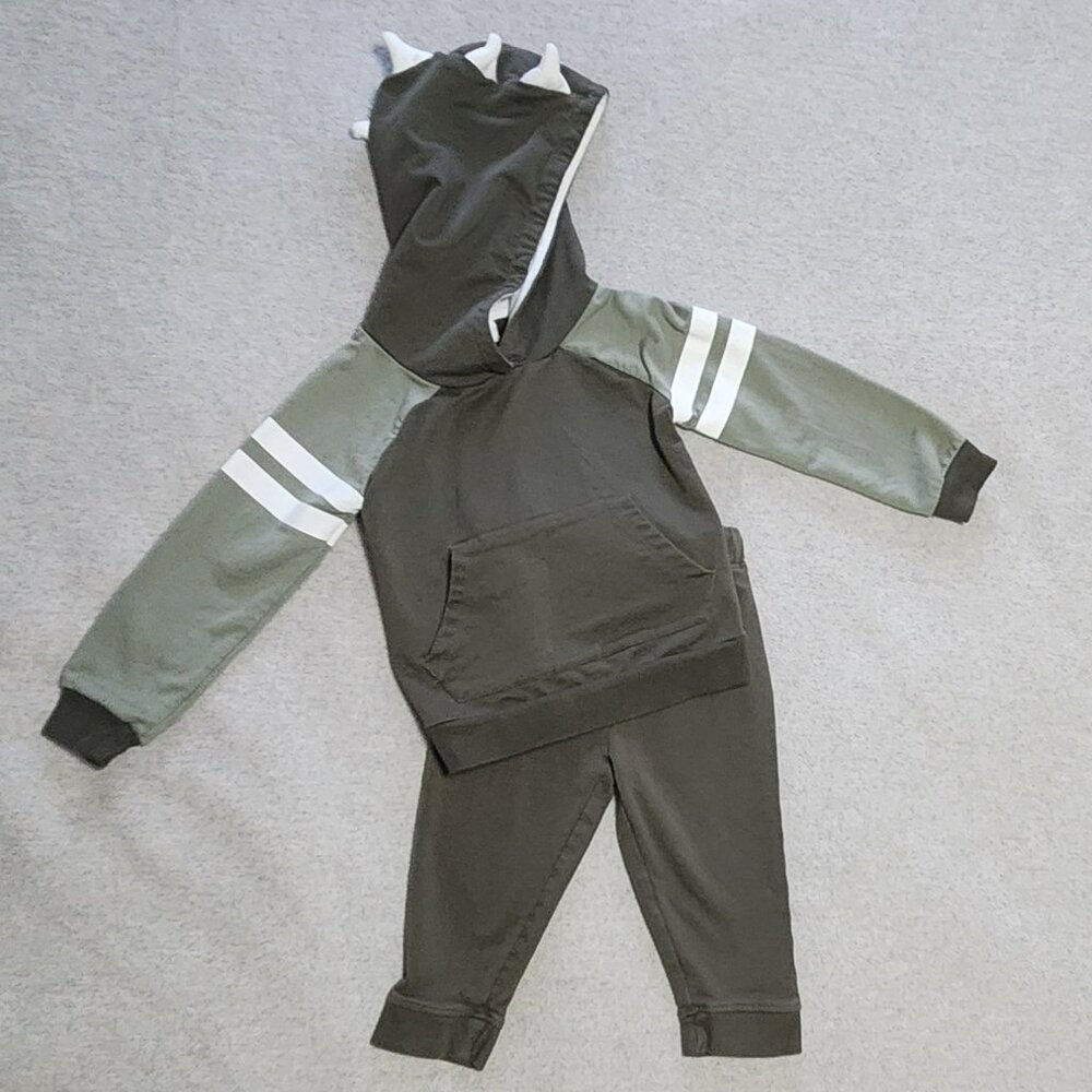 Tommy Bahama's Baby Boy Sweater Set size 18 months